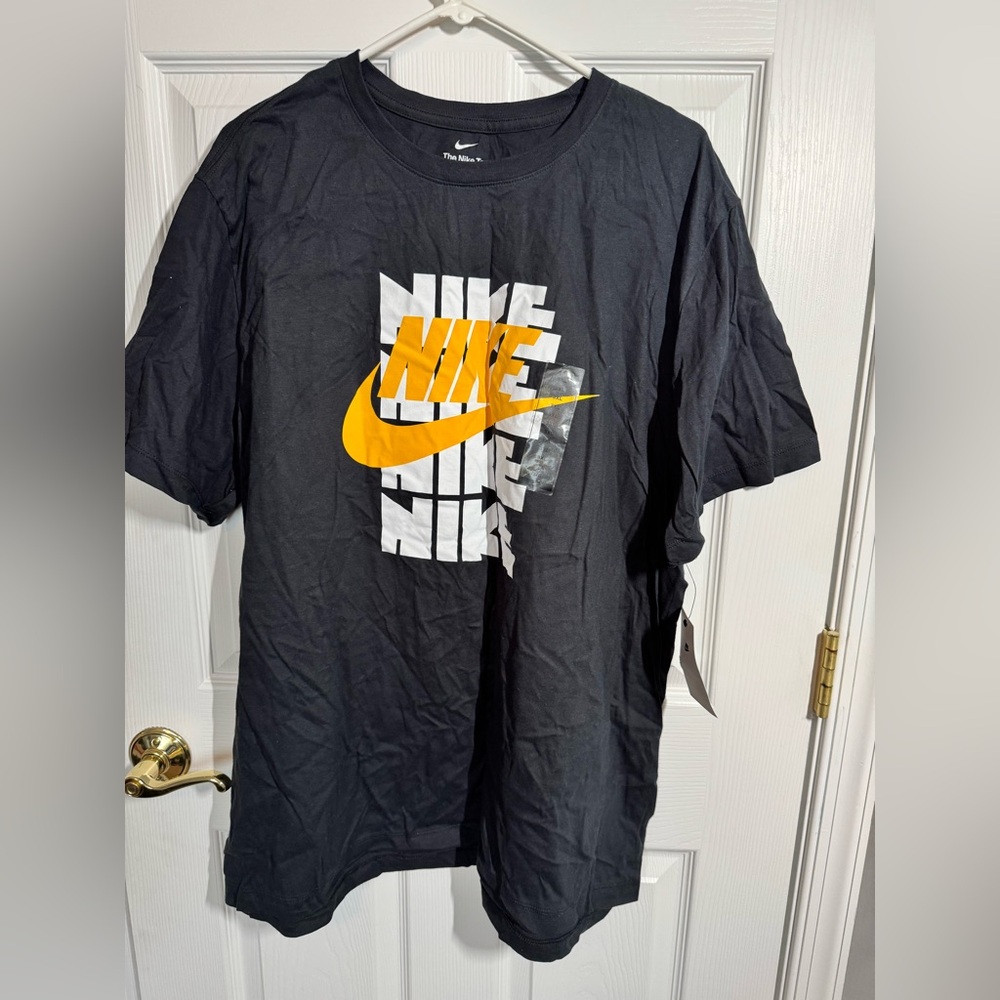 NWT - Men’s Nike T-shirt